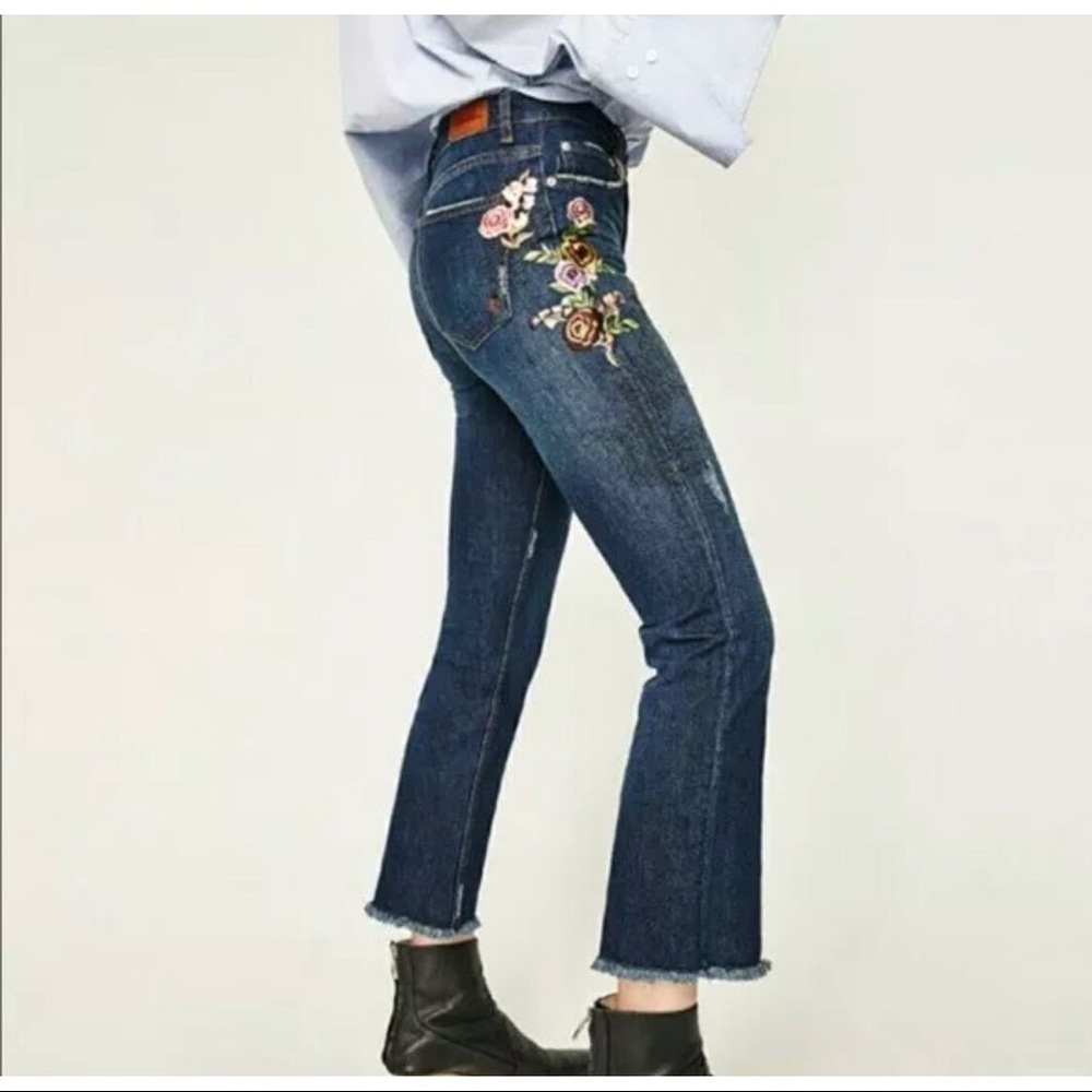 NWOT Zara Floral Embroidered Cropped Jeans Size 2